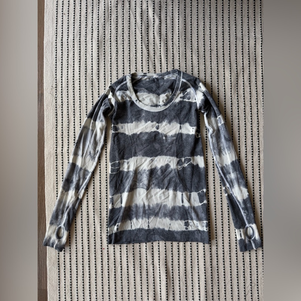Lululemon Swiftly Tech Long Sleeve Full Length Tie Dye Stripes Gray White 4